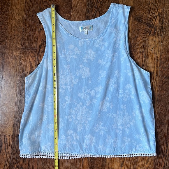 Blue and white floral tank - Picture 2 of 3